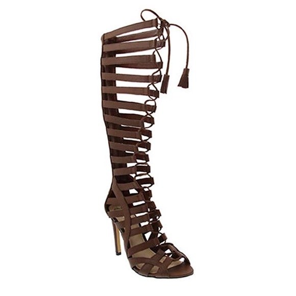 Vince Camuto Shoes - 🎉HP🎉Vince Camuto OLIVIAN Gladiator Sandals